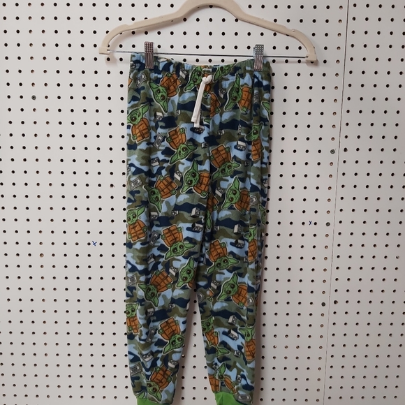 Boys starwars YODA PJ.  Size 8 - Picture 9 of 16
